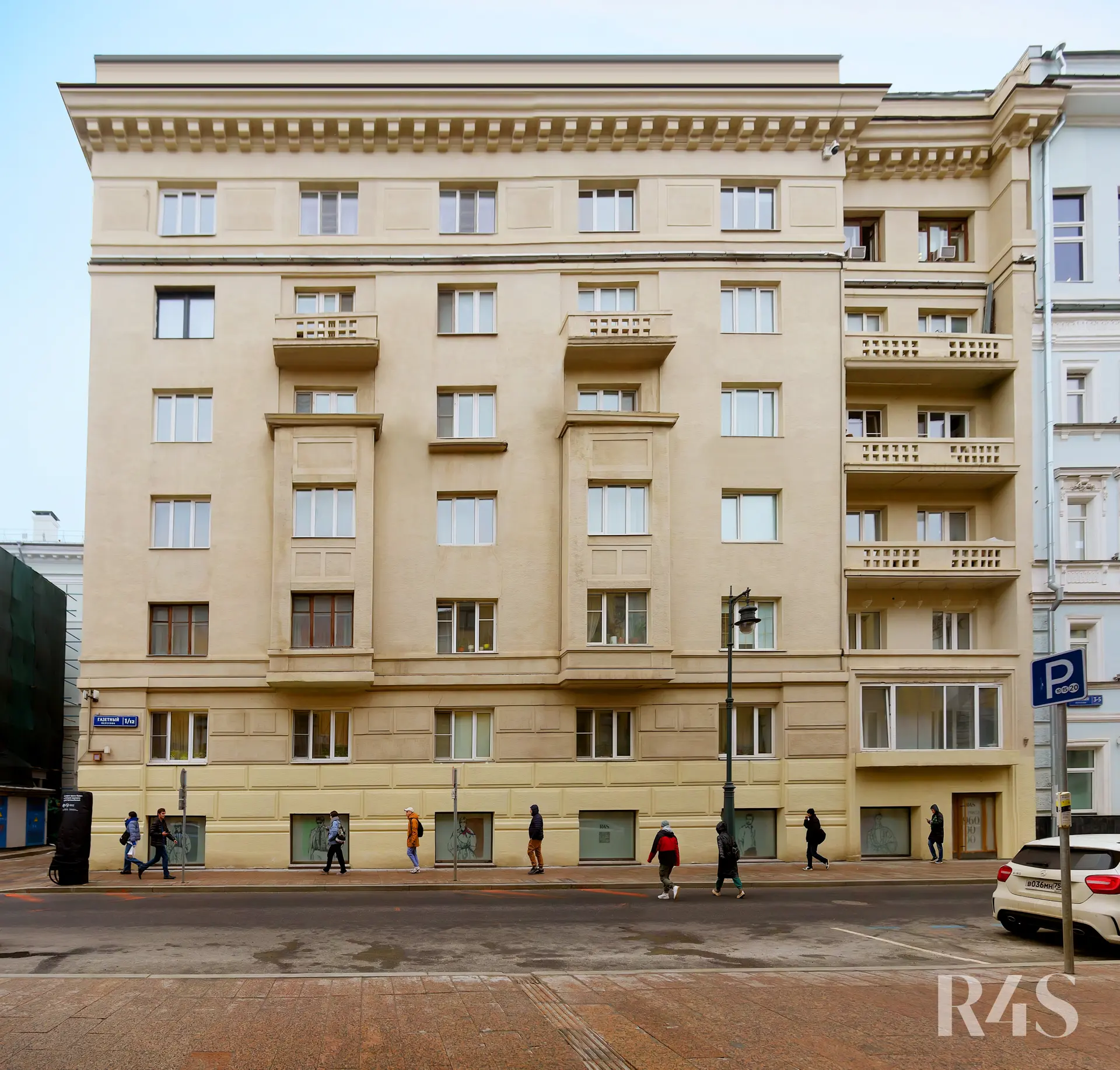 Аренда торгового помещения площадью 248.9 м2 в Москве: Большая Никитская 12/1 R4S | Realty4Sale